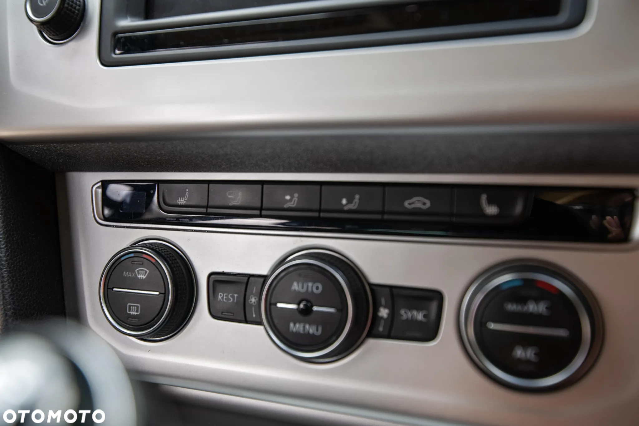 Volkswagen Passat - 13