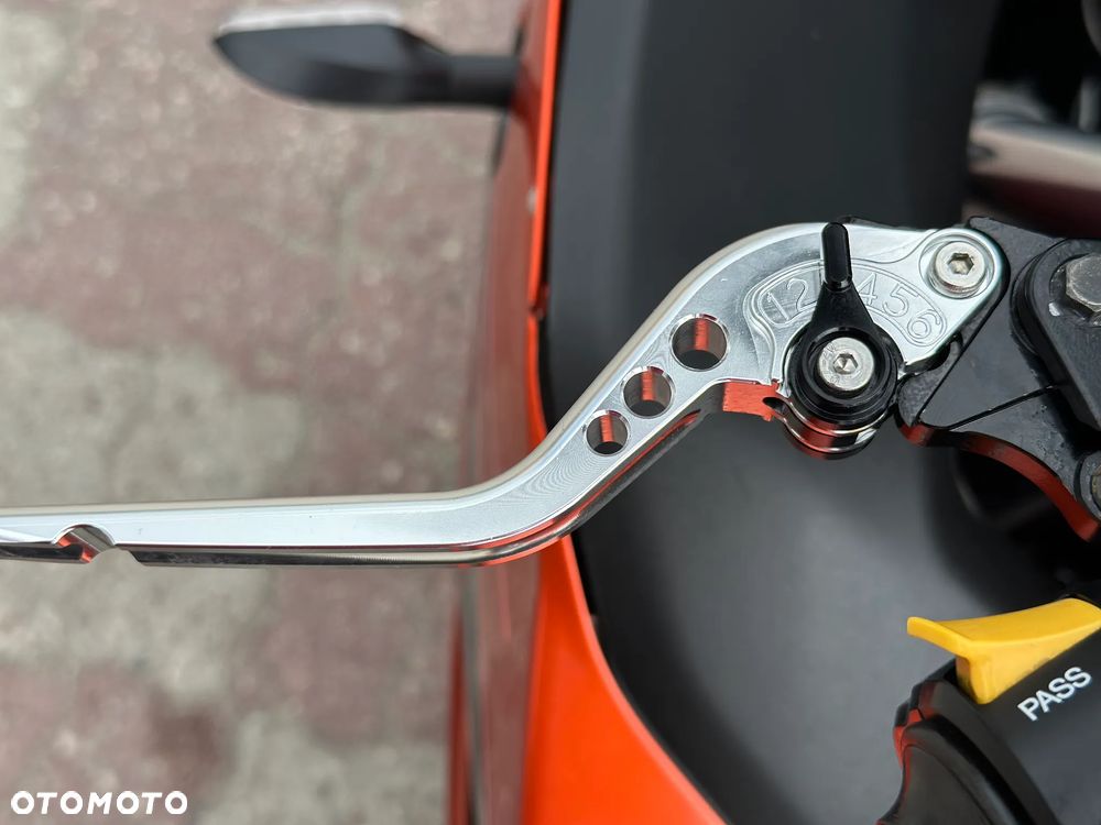 Suzuki GSX - 19