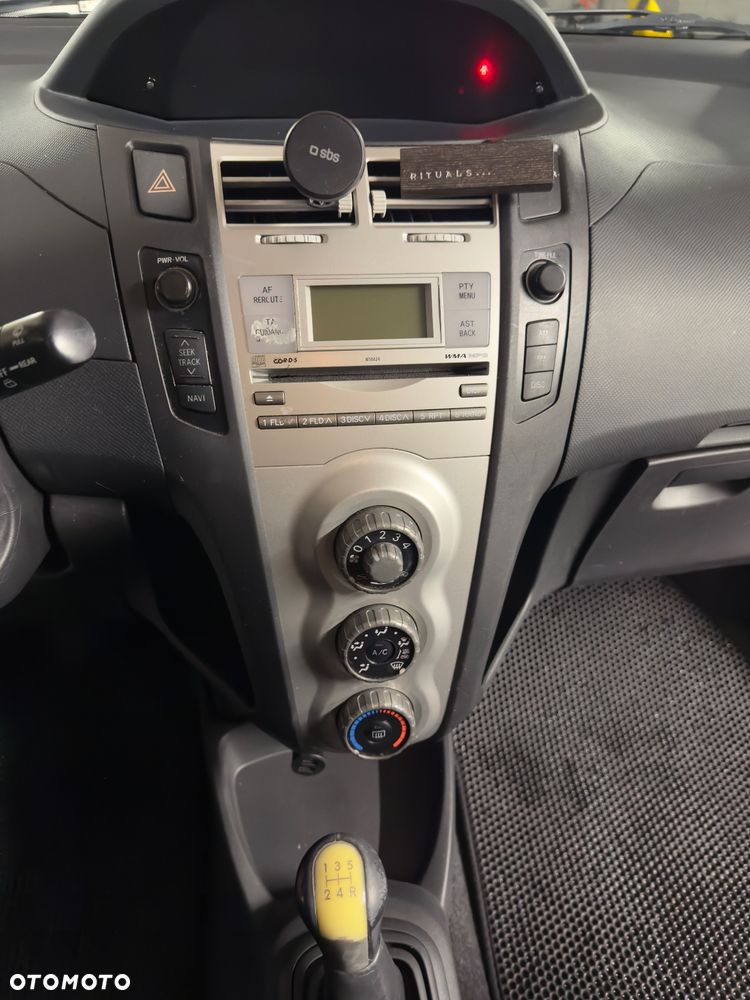 Toyota Yaris - 12