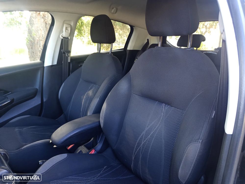 Peugeot 208 1.4 VTi Active - 17