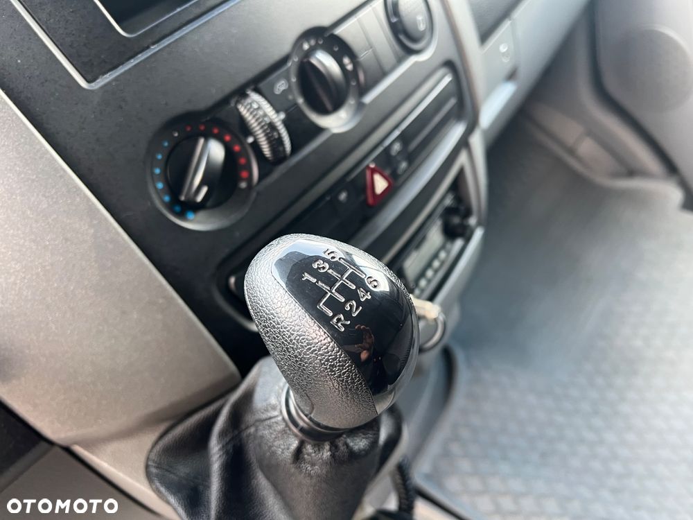 Mercedes-Benz Sprinter - 24