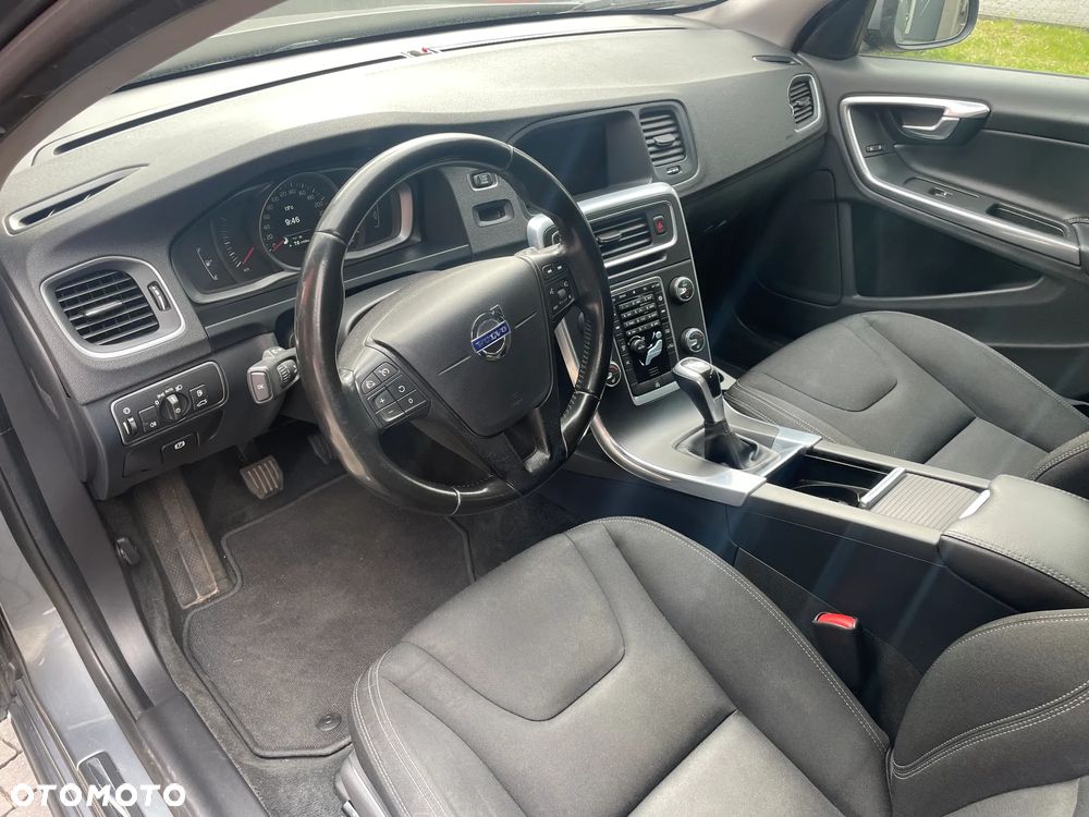 Volvo V60 D3 Momentum - 13