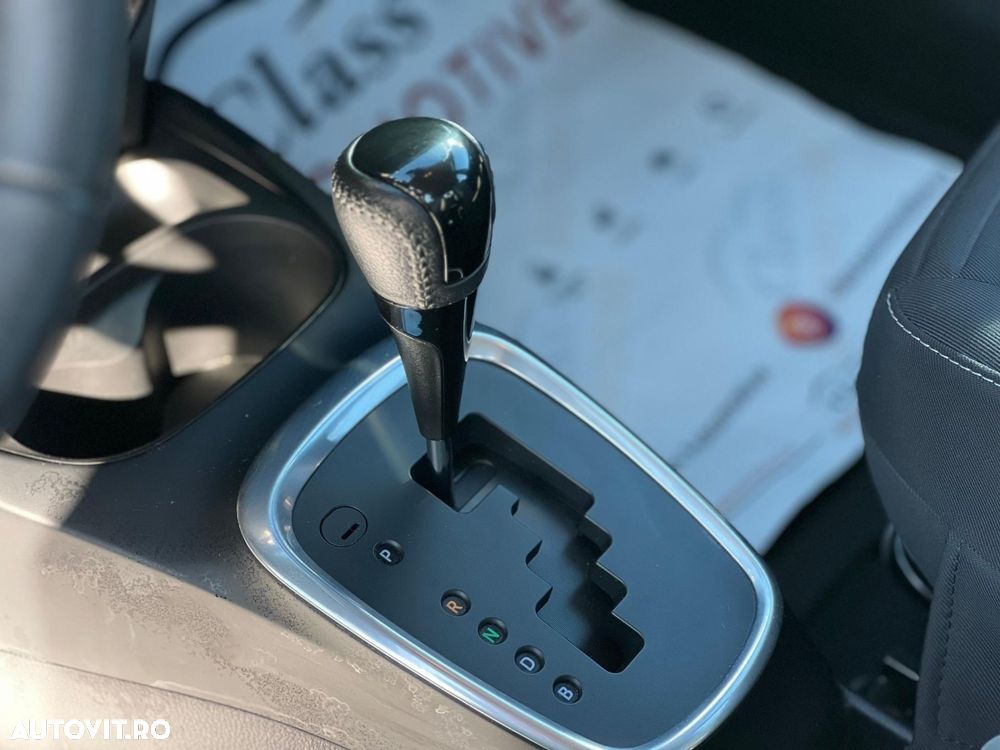 Toyota Yaris 1.5 VVT-i HSD Dynamic - 11