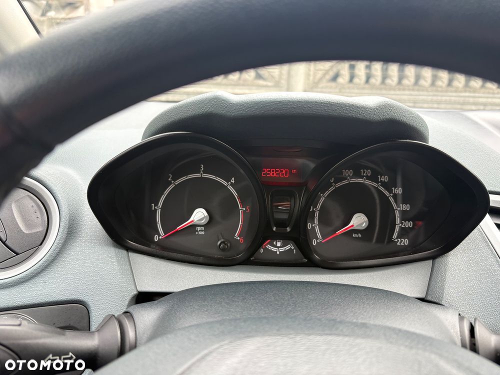 Ford Fiesta 1.4 TDCi Ghia - 9