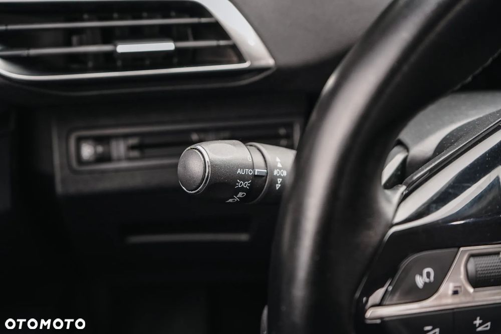 Peugeot 3008 PureTech 130 Stop & Start GPF EAT8 Allure - 33