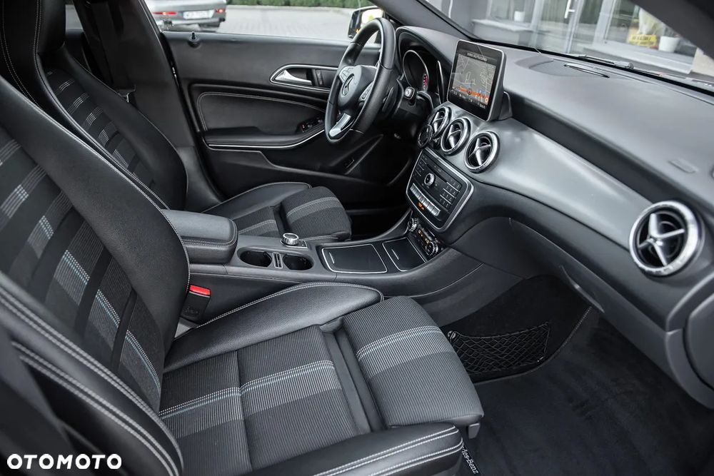 Mercedes-Benz CLA - 32
