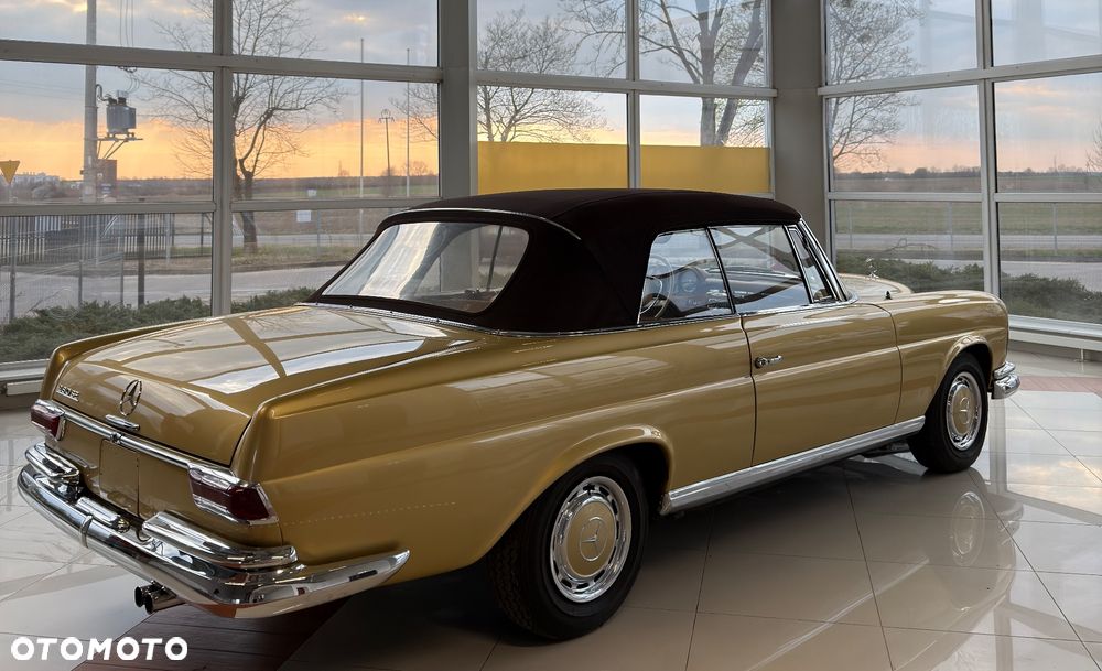 Mercedes-Benz 280 - 12