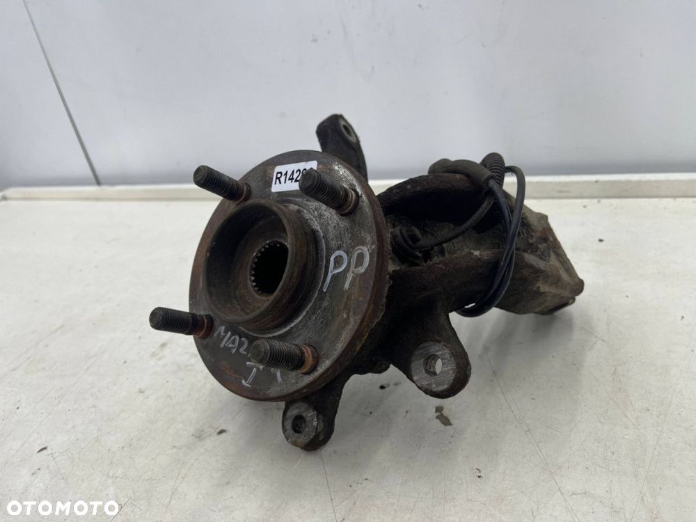 Zwrotnica Mazda 2 I DY 02-07r. Fusion Fiesta 1.2b 1.25b benzyna piasta prawa przednia czujnik ABS