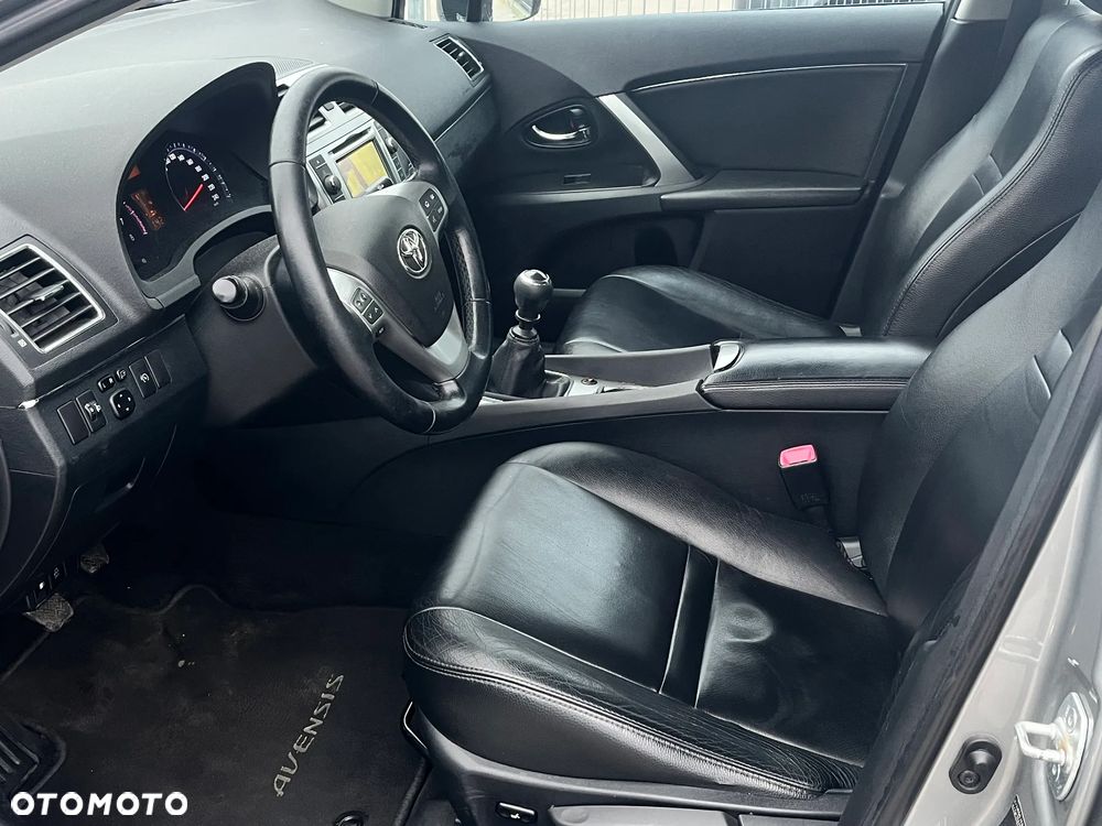 Toyota Avensis 1.6 Premium - 12