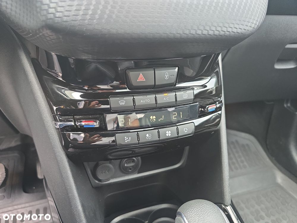Peugeot 2008 1.2 Pure Tech Allure S&S EAT6 - 20