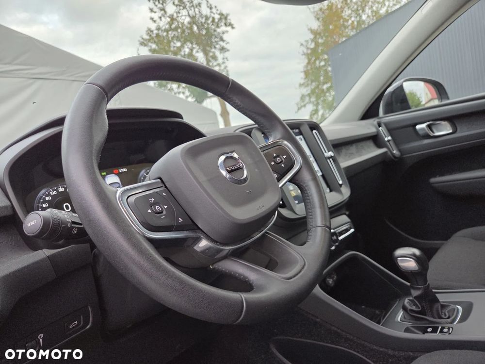 Volvo XC 40 T2 Momentum Pro - 26