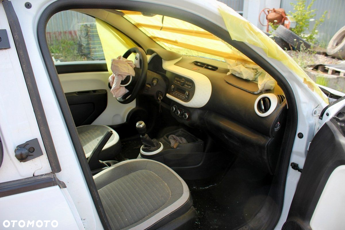 Renault Twingo III 2019 1.0SCE B4D403 HB5D (MASKA, ZDERZAK, LAMPA, BŁOTNIK, DRZWI, SZYBA, FOTEL) - 6