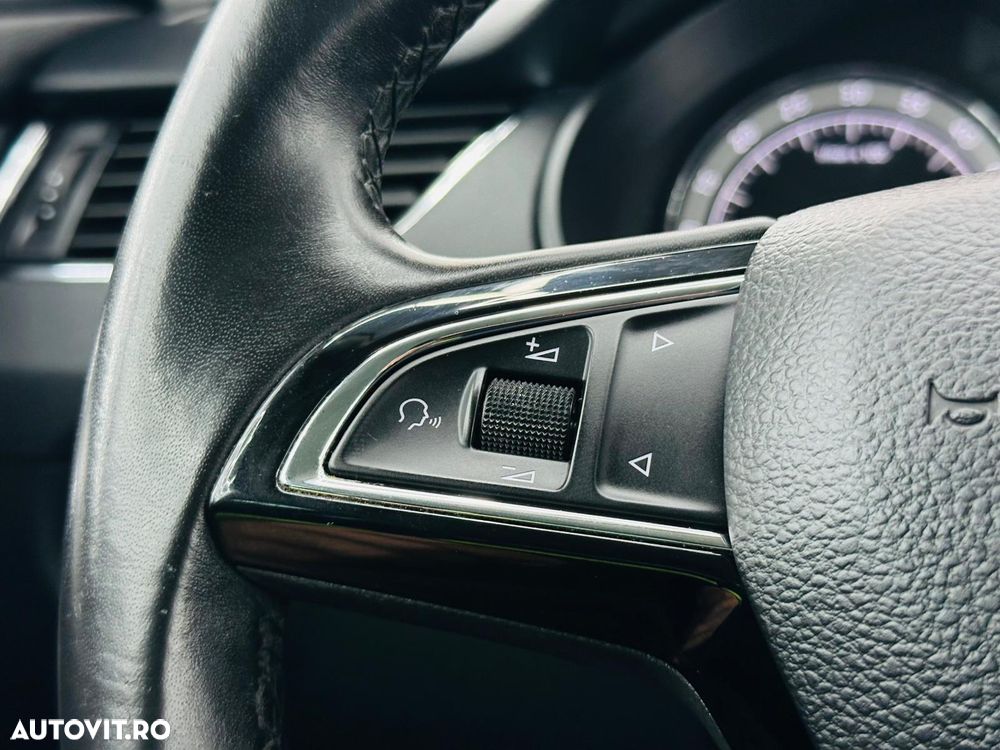 Skoda Octavia Combi 1.6 TDI DSG Premium Edition - 24