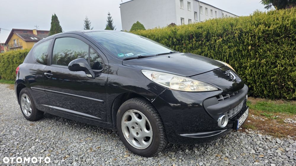 Peugeot 207 2010 photo 3