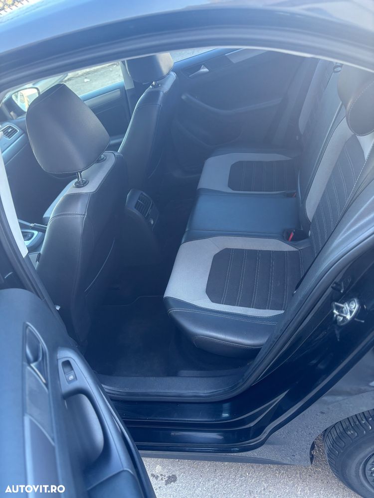 Volkswagen Jetta 2.0 TDI DSG Comfortline - 11