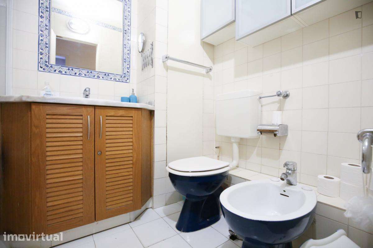 Quarto - localizado em Algés Lisbon - Grande imagem: 5/50
