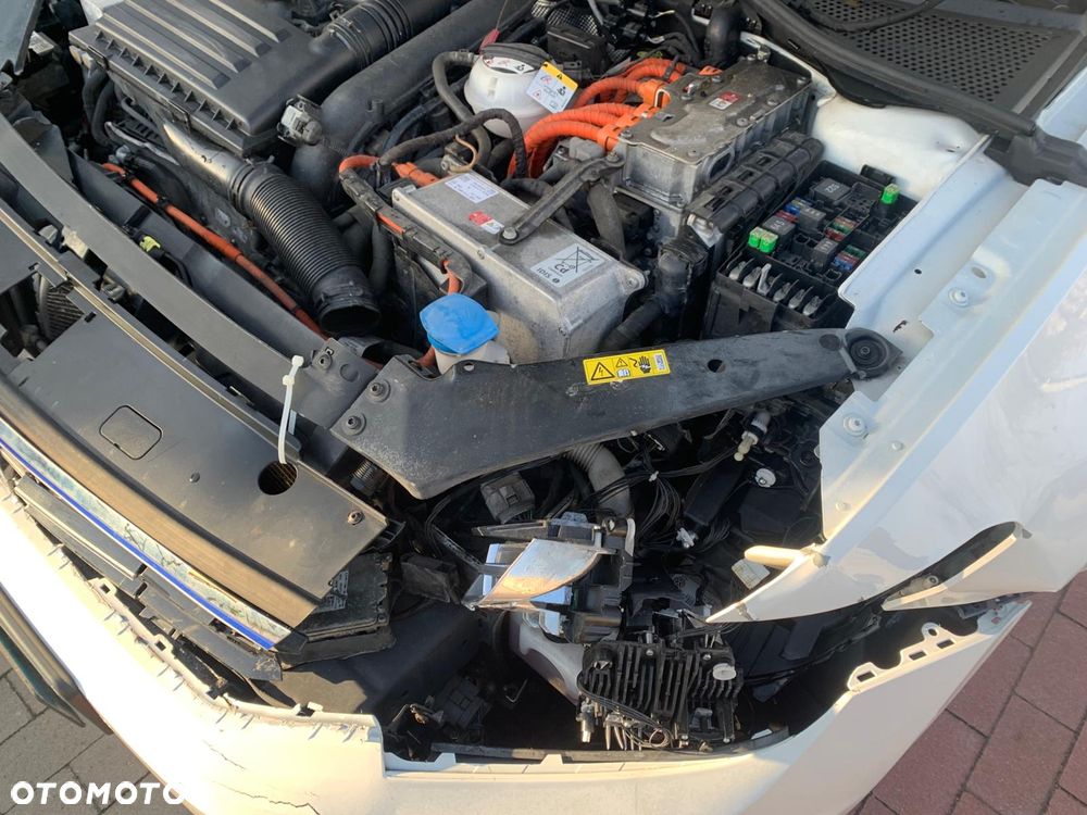 Volkswagen Passat - 11