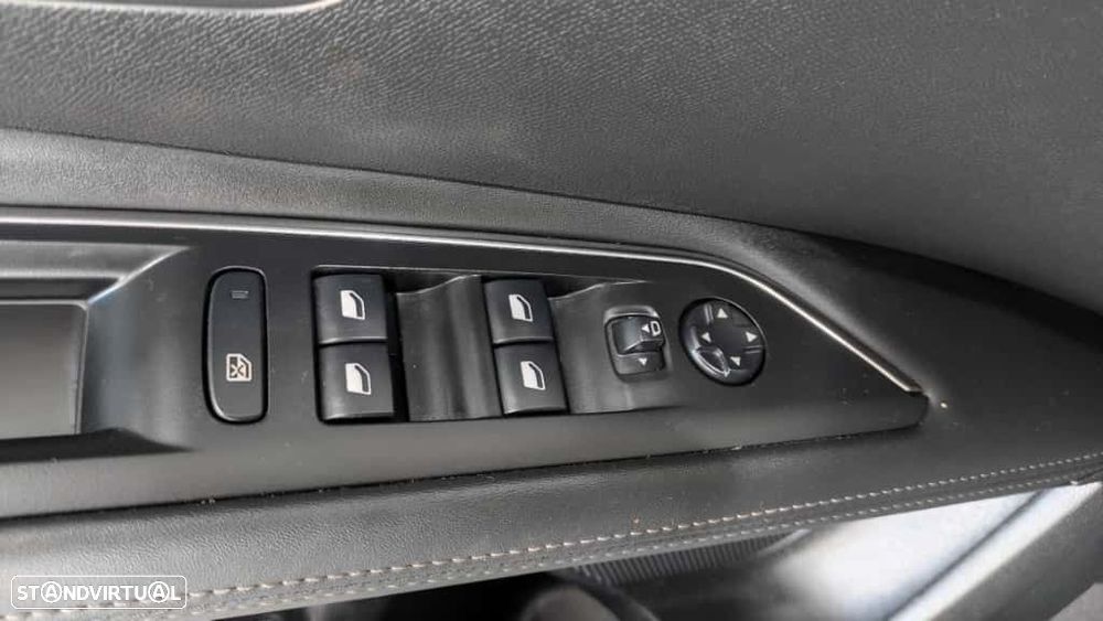 Peugeot 3008 1.2 PureTech Allure EAT8 - 43