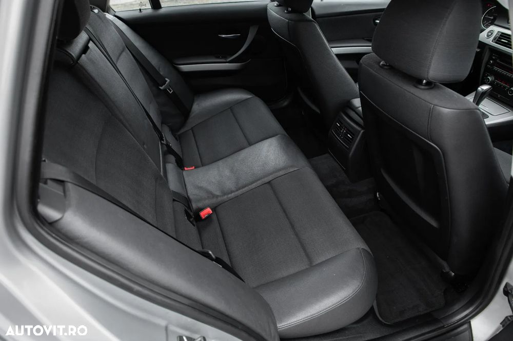 BMW Seria 3 320d xDrive DPF Touring Aut. Edition Exclusive - 11