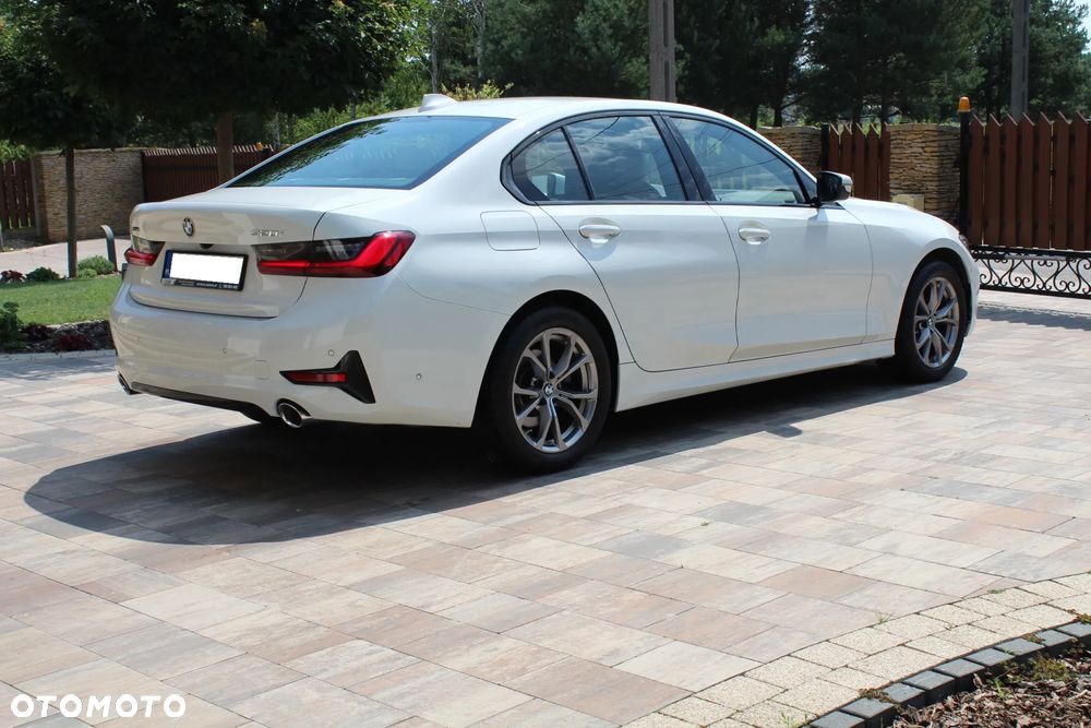 BMW Seria 3 320i xDrive Sport Line - 2