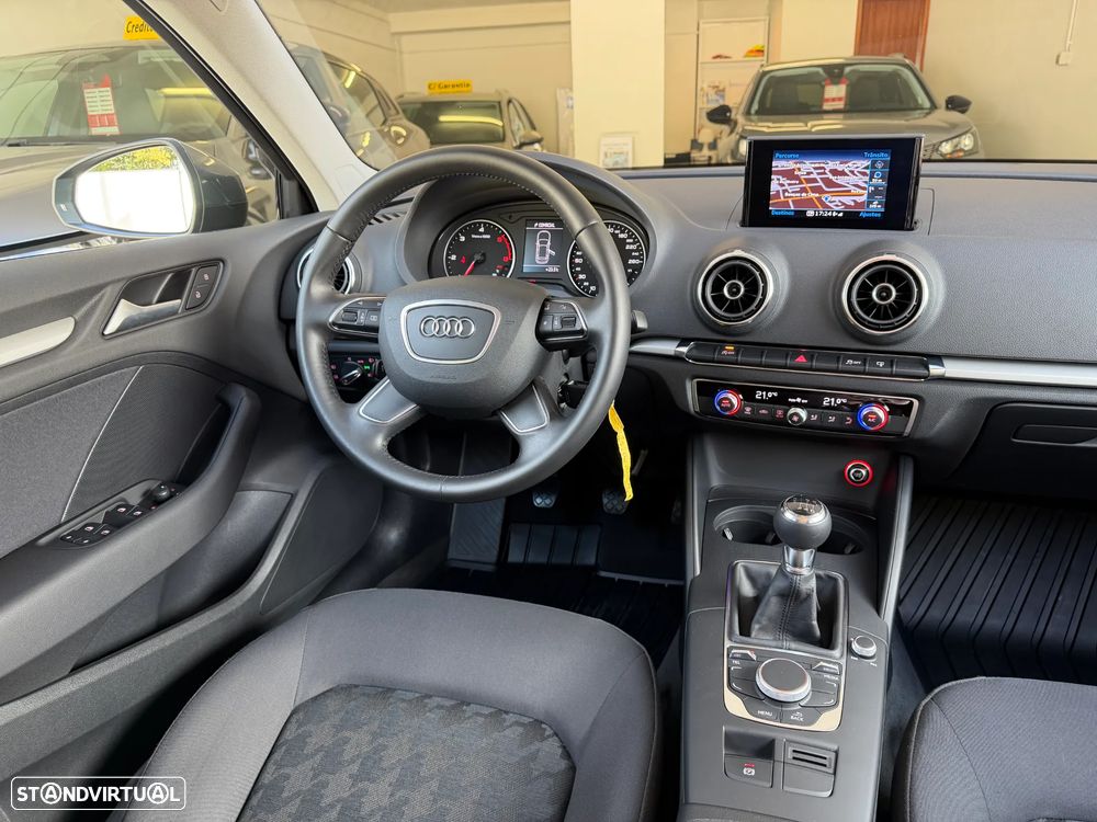 Audi A3 Sportback 1.6 TDI Advance Ultra — fotografia 35
