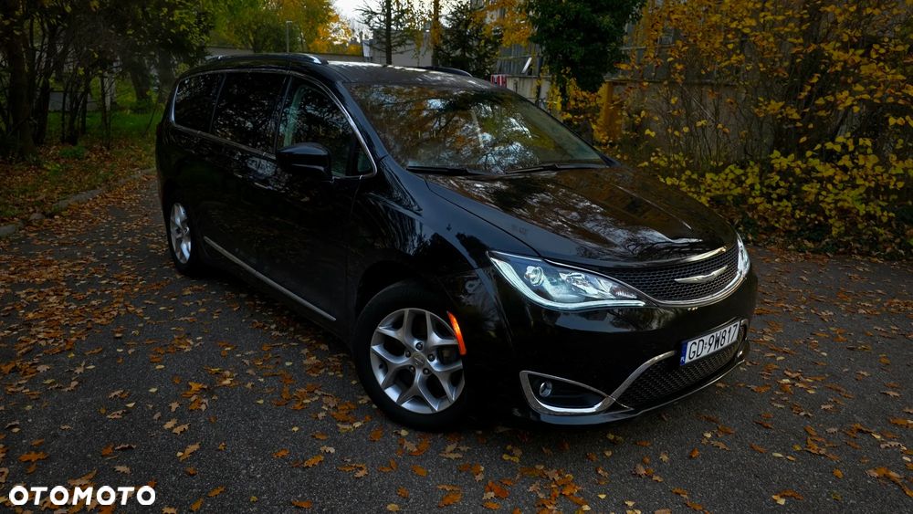 Chrysler Pacifica - 2