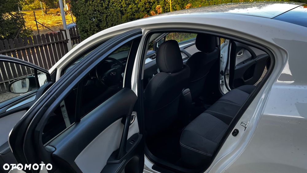 Toyota Avensis 2.0 D-4D Premium - 14