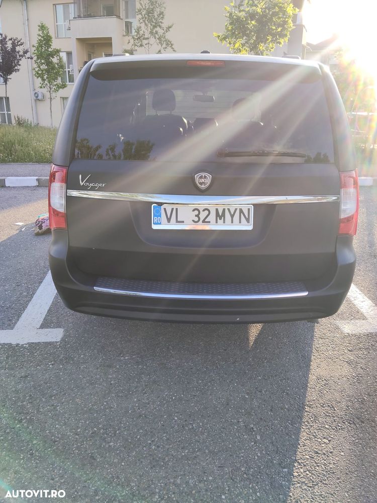 Lancia Voyager - 12