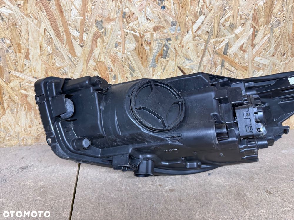 LAMPA PRAWY PRZÓD PRZEDNIA PRAWA SOCZEWKA LED KIA RIO IV 92102-H8 - 2