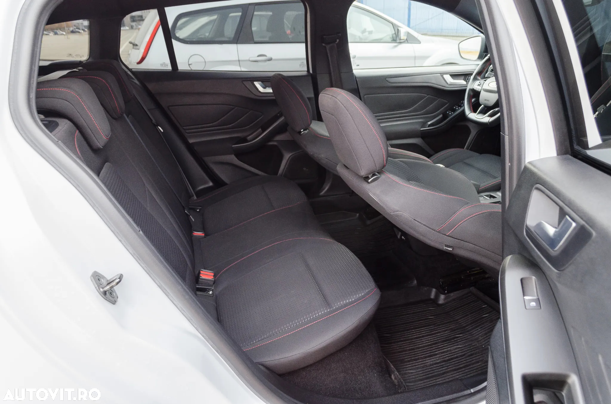 Ford Focus Turnier 1.5 EcoBlue Start-Stopp-System ST-LINE - 12