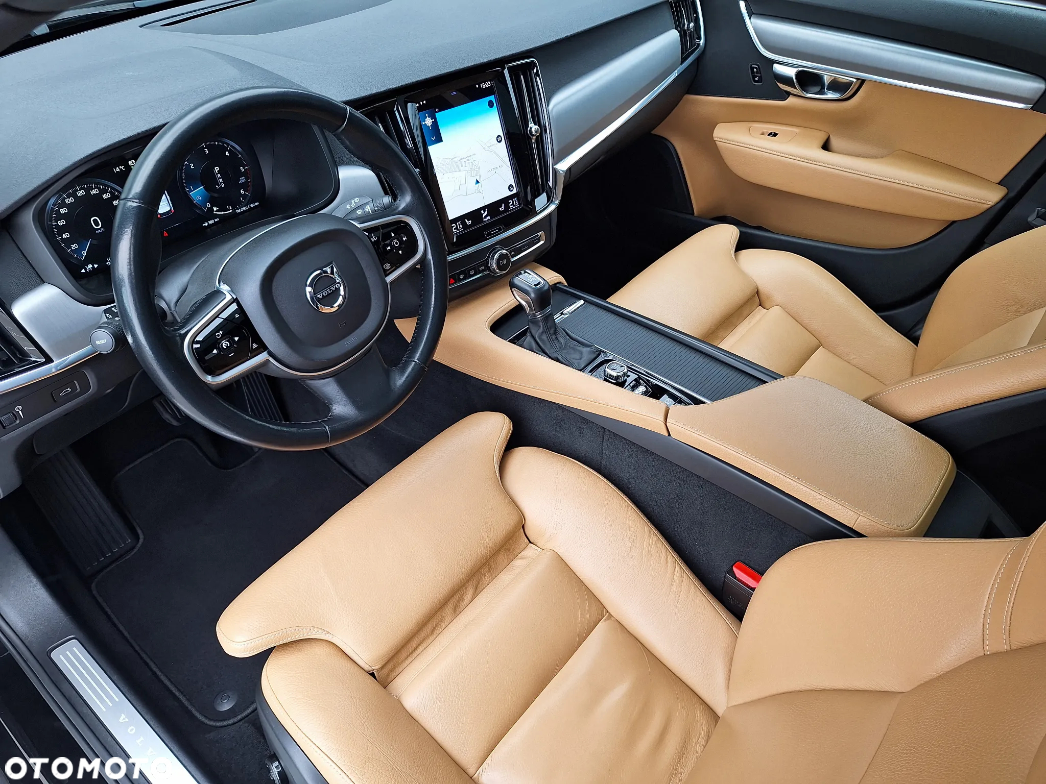 Volvo V90 D4 Momentum Pro - 19