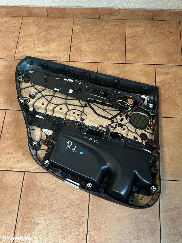 BOCZEK DRZWI PRAWY TYŁ BMW G32 - 2