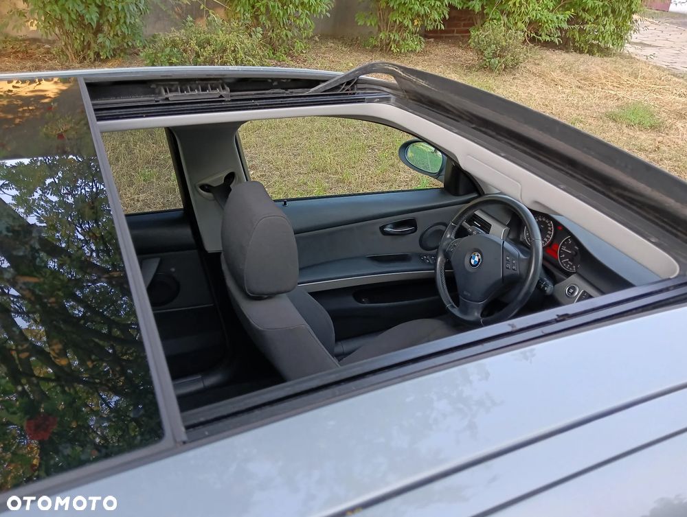 BMW Seria 3 320i - 32