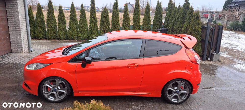 Ford Fiesta 1.6 EcoBoost ST - 11