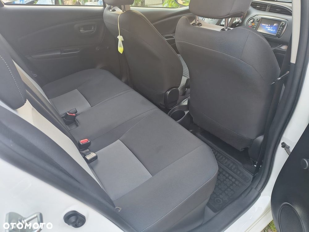 Toyota Yaris Hybrid 100 Dynamic EU6 - 19