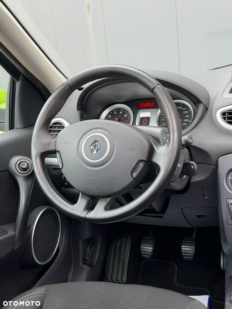 Renault Clio - 11