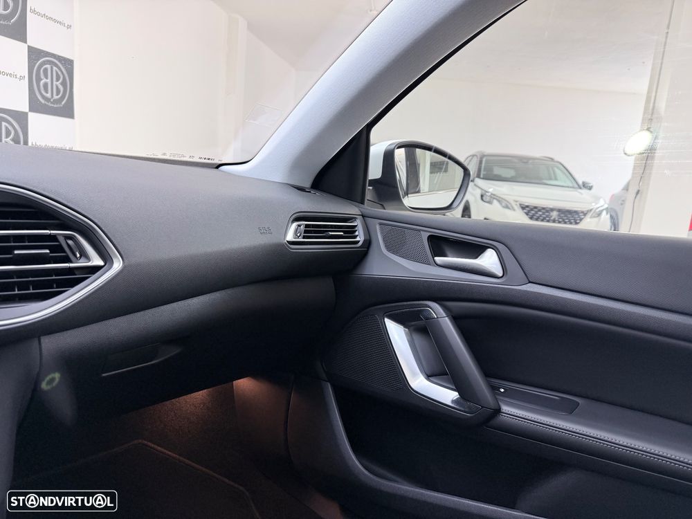 Peugeot 308 PureTech 130 GPF EAT8 Stop & Start Allure Pack - 27