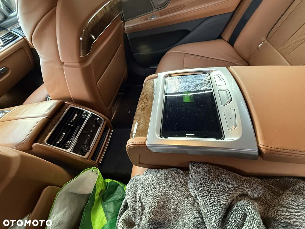 BMW Seria 7 740d xDrive - 14