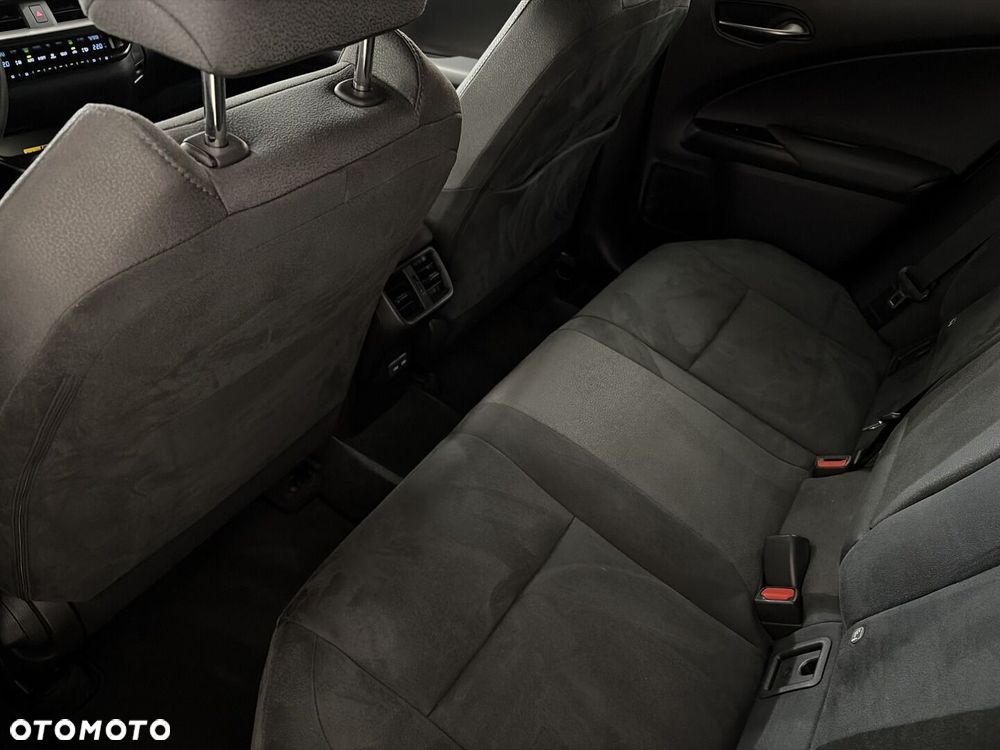 Lexus UX - 12