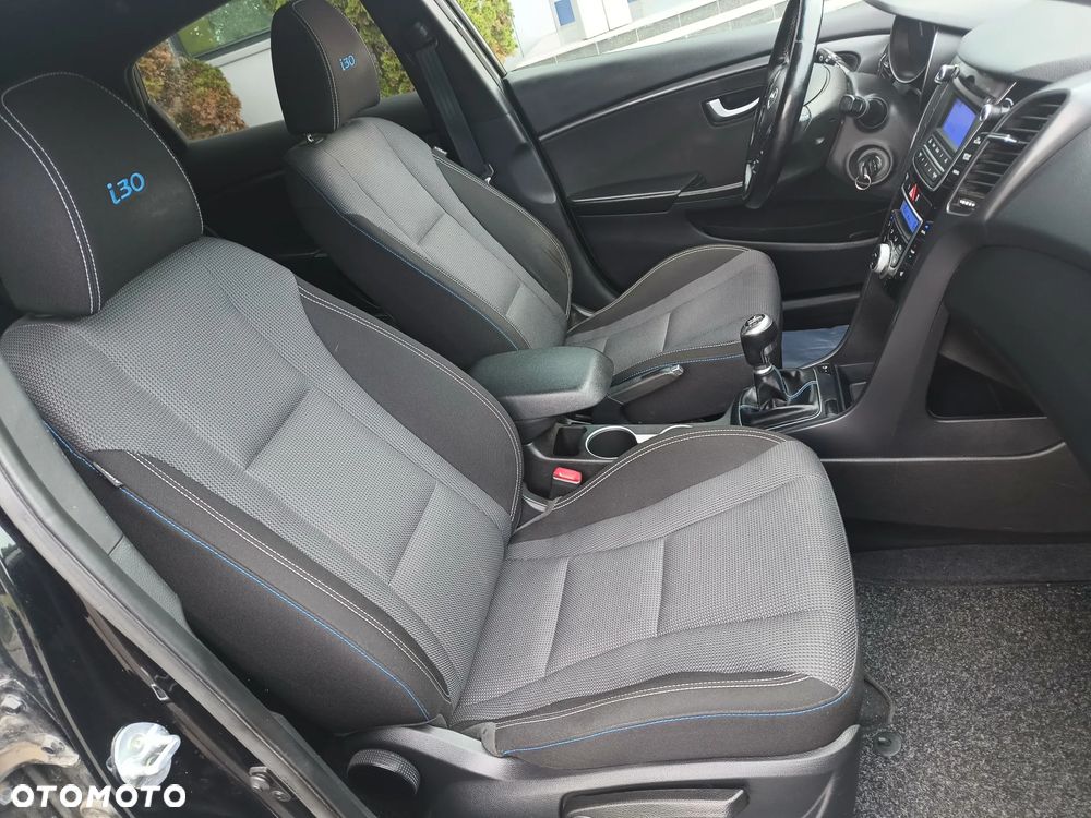 Hyundai i30 blue 1.6 CRDi Style - 16