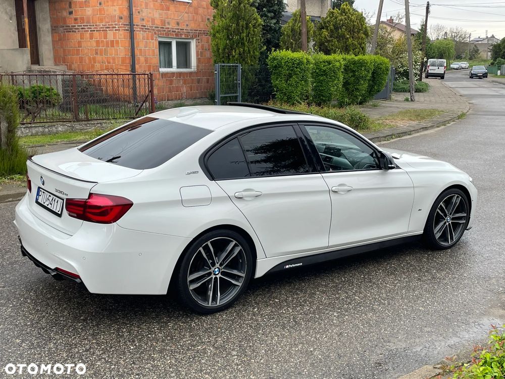 BMW Seria 3 330e iPerformance M Sport - 17