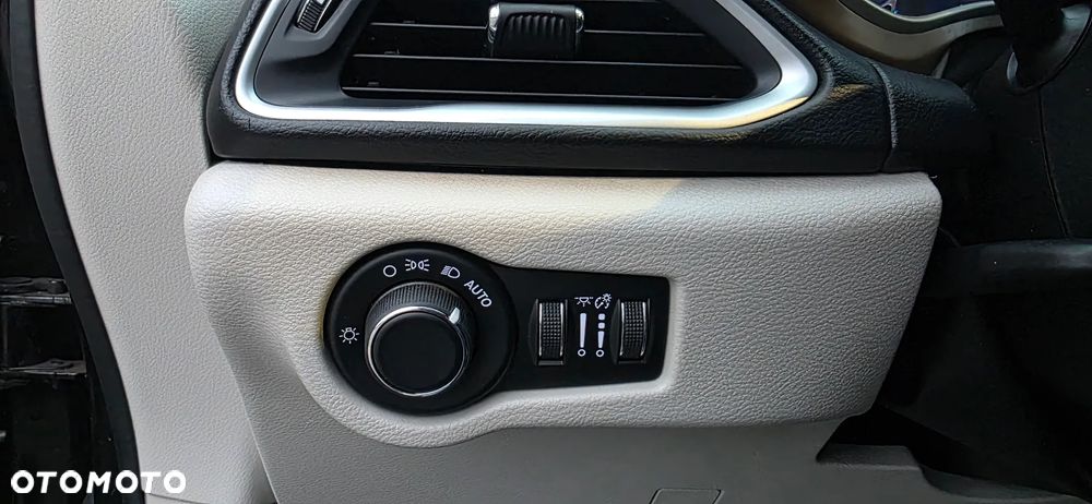 Chrysler Pacifica - 19