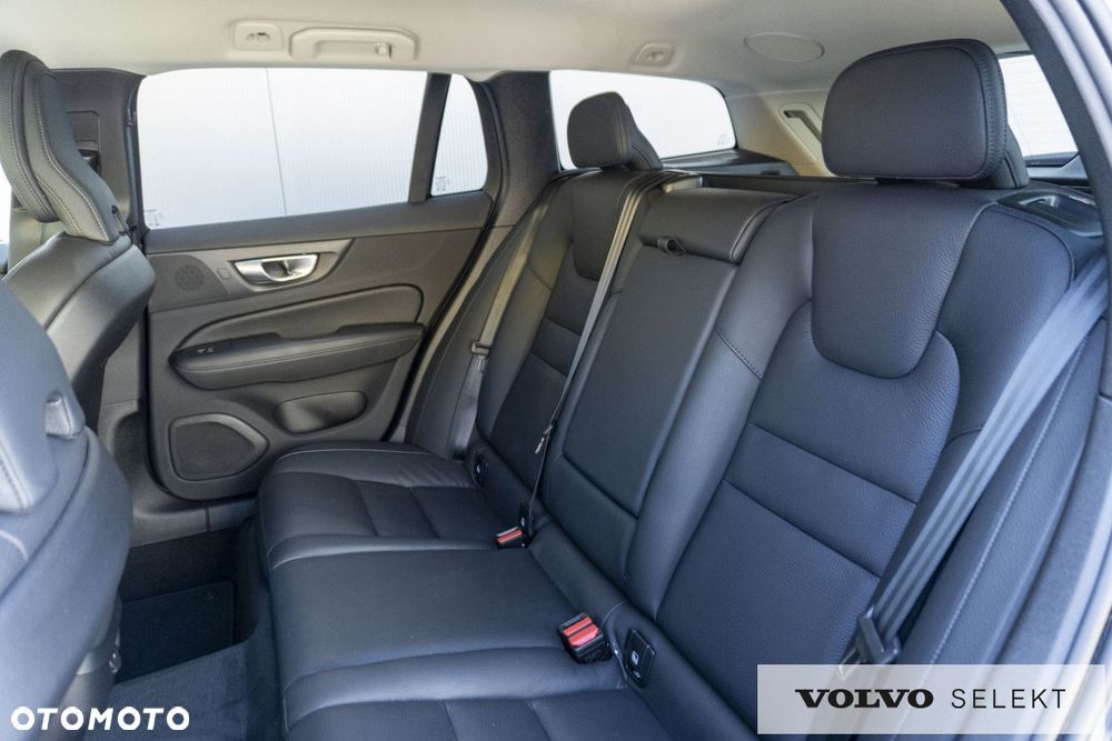 Volvo V60 Cross Country - 12