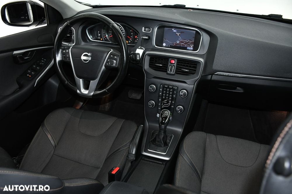 Volvo V40 Cross Country D3 Geartronic Momentum - 8