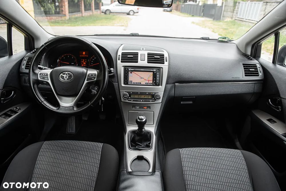 Toyota Avensis 2.0 D-4D Sol+NAVI - 20