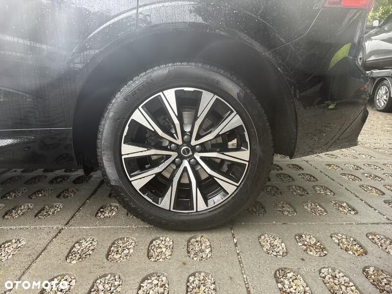 Volvo XC 60 B5 B AWD Plus Dark - 19