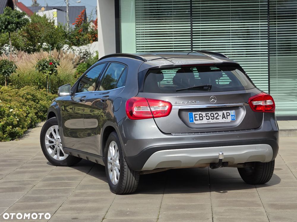 Mercedes-Benz GLA 200 d Activity Edition - 3