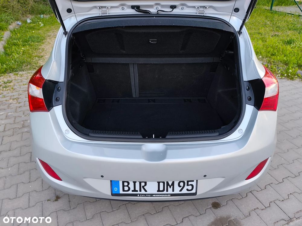 Hyundai i30 blue 1.4 Passion - 15