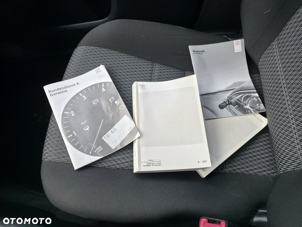Toyota Avensis - 28