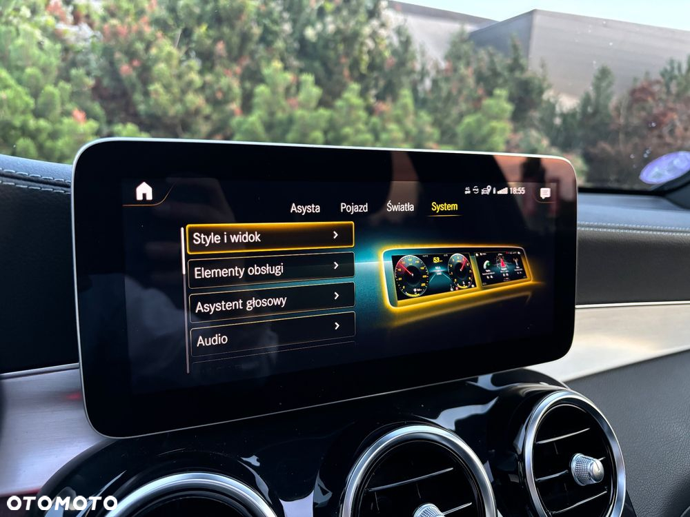 Mercedes-Benz GLC 300 e 4Matic 9G-TRONIC AMG Line - 32